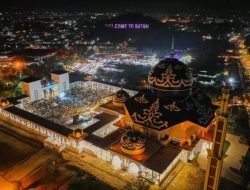 Ribuan Jemaah Memperingati Maulid Nabi Muhammad SAW di Masjid Agung Raja Hamidah di Batam Center