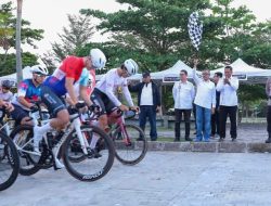 Sekda Batam Jefridin Lepas Peserta Tour de Batam UCI 1.2 One Day Race ICF Indonesia Series