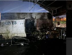 Tempat Penyimpanan Container Es Kristal Meledak dan Terbakar di Komplek SP Plaza