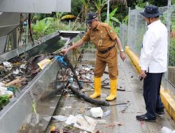 Sekda Batam H Jefridin Tinjau Kondisi Drainase Usai Hujan Deras, Sampah Menumpuk Penyebab Utama Banjir