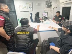 Langgar Keimigrasian, Kantor Imigrasi Kelas I Khusus TPI Batam Deportasi Dua WN Singapura