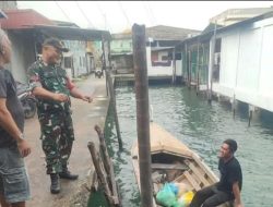 Babinsa Koramil 05 Belakang Padang Himbau Masyarakat Pulau yang Berbelanja Gunakan Boat Pancung Waspadai Cuaca Ekstrim