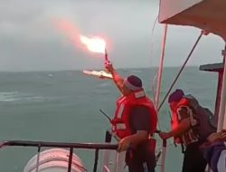 Viral di Medsos, Video Kru Kapal Alami Kebocoran di Perairan Selat Singapura Batam Minta Tolong