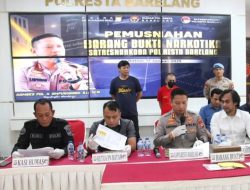 Konferensi Pers : Kapolresta Barelang Kombes Pol H. Ompusunggu, S.I.K., M.Si Pimpin Pemusnahan 153,06 Gram Sabu, Selamatkan Ribuan Jiwa
