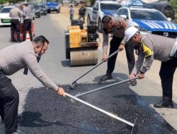 Satlantas Polresta Barelang, BP Batam, dan Jasa Raharja Kota Batam Gelar Kegiatan Penambalan Jalan Berlubang dalam Rangka Ops Keselamatan Seligi 2025