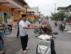 Berkah Ramadhan, Kantor Imigrasi Kelas II TPI Belakang Padang Bagikan Ratusan Takjil Gratis di Jumaat Berkah