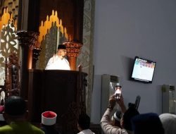 Malam Pertama Ramadhan, Sekda Batam Jefridin Shalat Tarawih di Masjid Sultan Mahmud Riayat Syah