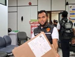 Geledah Kantor BP Batam : Polisi Bawa 3 Dus Dokumen Terkait Dugaan Korupsi Revitalisasi Dermaga Pelabuhan Batu Ampar