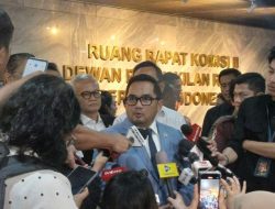 Ketua Komisi II DPR RI Sindir Gubernur Kepri: Bajunya Saja Sama dengan Pramono, tapi PAD Tak Sebanding