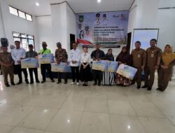 Buktikan Janji Kampanye di Belakang Padang : Amsakar – Li Claudia Salurkan Bansos untuk 153 Lansia, Camat Belakang Padang Sebut Ini Wujud Kepedulian Pemerintah