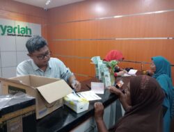 Layanan Prima, Bank RiauKepri Syariah Belakang Padang Disesaki Penerima Bansos Lansia