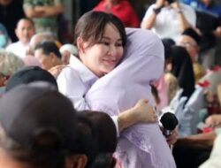 Salurkan Bantuan Sosial untuk 796 Lansia di Lima Kecamatan, Wawako Batam Li Claudia : Ini Bentuk Cinta Kami untuk Orang Tua