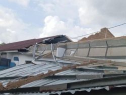 Puting Beliung Terjang Belasan Rumah di Kawasan Marina Tanjung Riau