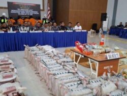 TNI AL Gagalkan Penyelundupan 1,9 Ton Sabu dan Kokain dari Kapal Ikan Berbendera Thailand di Selat Durian Perairan Karimun