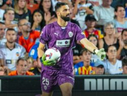 Mamardashvili Klaim akan Jadi Kiper Masa Depan Liverpool, Alisson Bakal Tinggalkan Anfield?