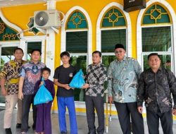 Berbagi Keberkahan, Kantor Imigrasi Belakang Padang Giat Jumaat Berkah Berbagi Makanan Siap Saji untuk Jamaah Masjid Al Adam 