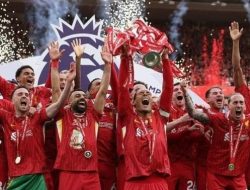 Liverpool angkat trofi Liga Inggris setelah imbangi Crystal Palace 1-1