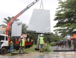 Reklame Liar Ukuran Besar Kembali Dirobohkan, Kali ini di Simpang Graha Kadin Batam Center