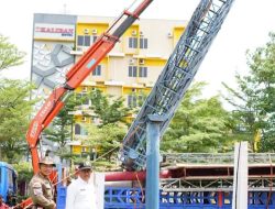 Dipantau Sekda Kota Batam H Jefridin, 30 Billboard dan Non Billboard Kembali Dibongkar