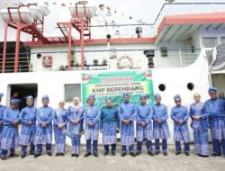 Penyeberangan Tembilahan-Batam Kian Nyata, Pemprov Riau Serahkan Kapal Roro