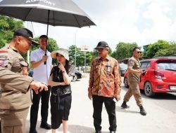 Sudah 700 Reklame Dibongkar, Wawako Batam Li Claudia Pantau Penertiban Reklame di Taras Batam Center