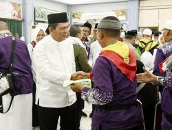 Gubernur Kepri Ansar Ahmad Sambut Hangat Kepulangan Jamaah Haji Kloter Pertama Embarkasi Batam