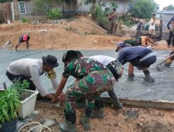 Di Bawah Terik Matahari, Satgas TMMD 125Kodim 0316/Batam dan Warga Lakukan Pengecoran Jalan: Bukti Nyata TNI dan Rakyat Bersatu