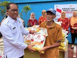 Sempena HUT ke-80 RI, Kantor Imigrasi Belakang Padang Bagikan 79 Karung Beras untuk Penarik Becak