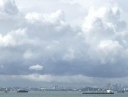 Cuaca Batam hari ini Diprakirakan Berawan Tebal berpotensi Hujan Ringan