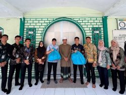 Pegawai Imigrasi Belakang Padang Hadirkan Kepedulian Lewat Aksi Jum’at Berkah di Masjid Nurul Ikhsan