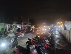 Makan Badan Jalan ! Parkir Motor di Dataran Lang-Lang Laut Belakang Padang Bahayakan Pengendara yang Melintas, Warga Desak Penataan Ulang