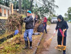 Hujan Deras Tak Halangi Semangat Warga Tanjung Pinggir, Lurah H. Agus Syofian Ajak Hidupkan Tradisi Gotong Royong
