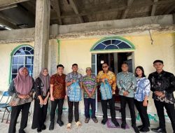 Pegawai Imigrasi Belakang Padang Tebar Kepedulian Lewat Aksi Jum’at Berkah di Masjid Rumah Isya