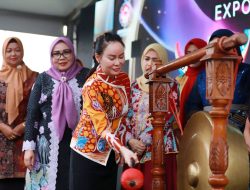 Wawako Batam Li Claudia Resmikan Batam Batik Fashion Week 2025, Motif Jembatan Barelang Jadi Ikon Baru