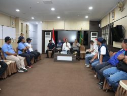 Buruh Demo di Pemko Batam, Wali Kota Amsakar Langsung Buka Ruang Dialog dengan Pekerja