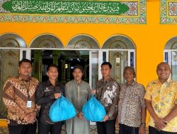 Berbagi dengan Jamaah Masjid AT Taqwa, Pegawai Imigrasi Belakang Padang Sisihkan Rezeki di Jum’at Berkah
