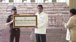 Disaksikan Presiden Prabowo, Jaksa Agung ST Burhanudin Serahkan Uang Pengganti Kerugian Negara Melalui Menteri Keuangan Purbaya Yudhi Sadewa