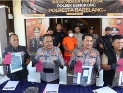 Kapolresta Barelang Pimpin Konferensi Pers Ungkap Kasus PMI Ilegal di Bengkong