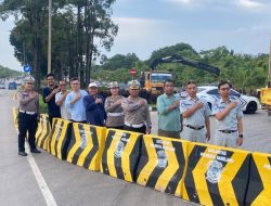 Tekan Angka Kecelakaan, Satlantas Polresta Barelang Pasang Beton Barrier di Titik Rawan