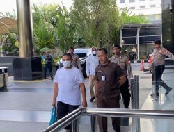 Pasca OTT KPK di Pekanbaru, Gubernur Riau dan Kadis PUPR Tiba di Gedung Merah Putih