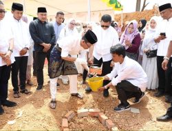 Peletakan Batu Pertama, Wali Kota Amsakar Turut Sumbang Pembangunan Masjid Jami Al-Falah di Central Hills