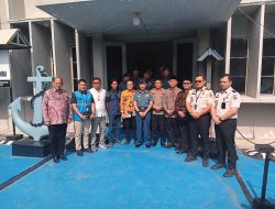 Wujudkan Semangat Sinergitas Dengan Stakeholder, Manager PLN ULP Belakang Padang Hadiri Pengukuhan DanPosal Pulau Sambu