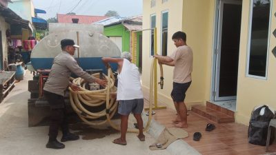 Polsek Batu Ampar Laksanakan Pengamanan Pendistribusian Air Bersih Hari Ke-14 di Kelurahan Tanjung Sengkuang