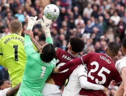 arsenal-bungkam-west-ham-1-0-drama-var-warnai-perburuan-gelar-liga-inggris-2026-768x433